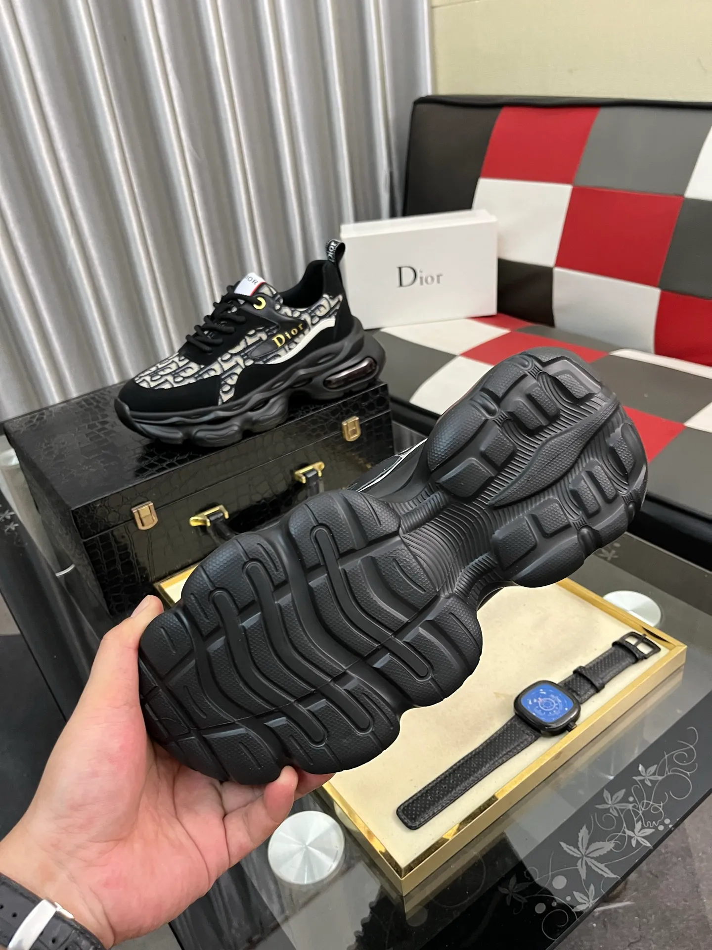 Men's shoes💰438⌚️⌚️[Dior] Dior's new men's genuine leather casual shoes, the highest version on the market, any comparison is welcome🆚! The original leather has excellent texture and is super high-end! Fetal sheep net lining imported from Italy, removable pad! Luxurious materials and fine workmanship, highly recommended! Code number: 38-442️⃣Colors available